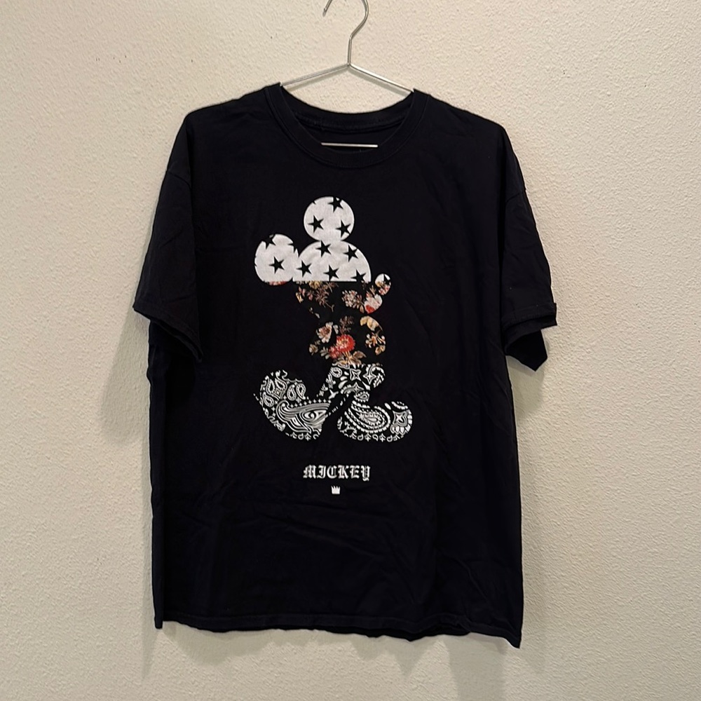 Disney Graphic Tee. Size: XL